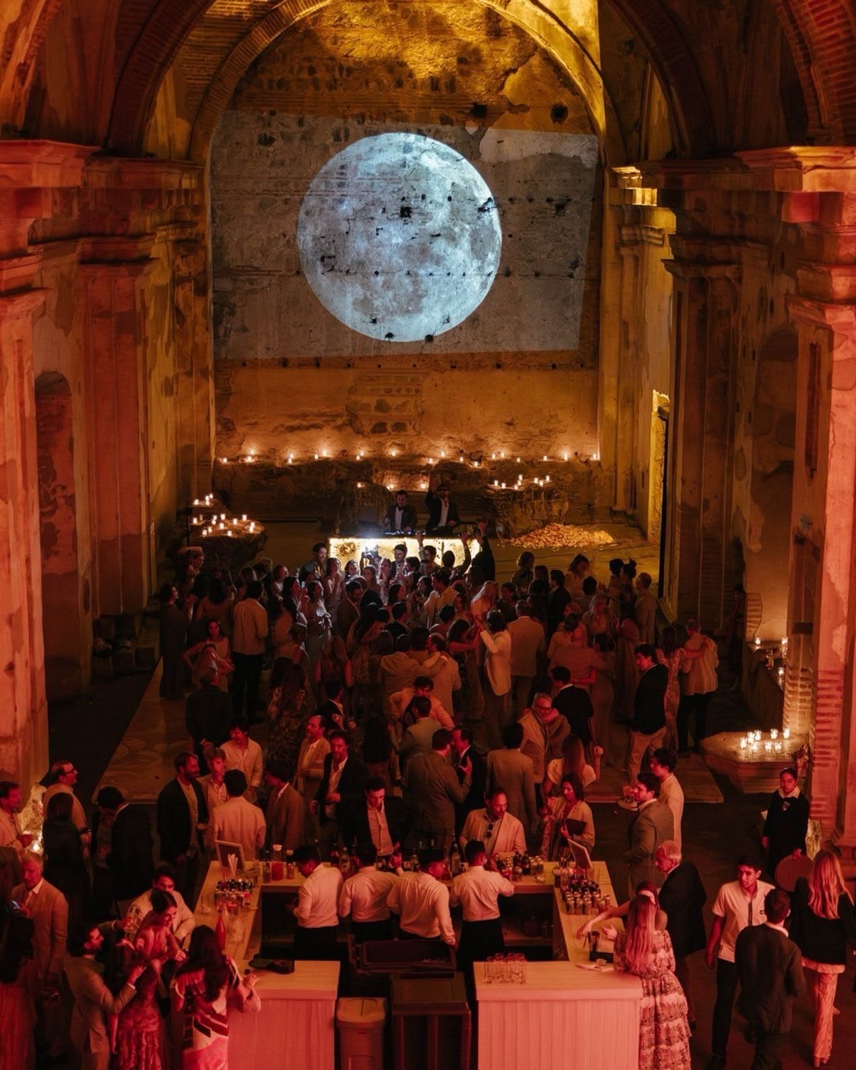 An exceptional evening in a monumental candlelit venue