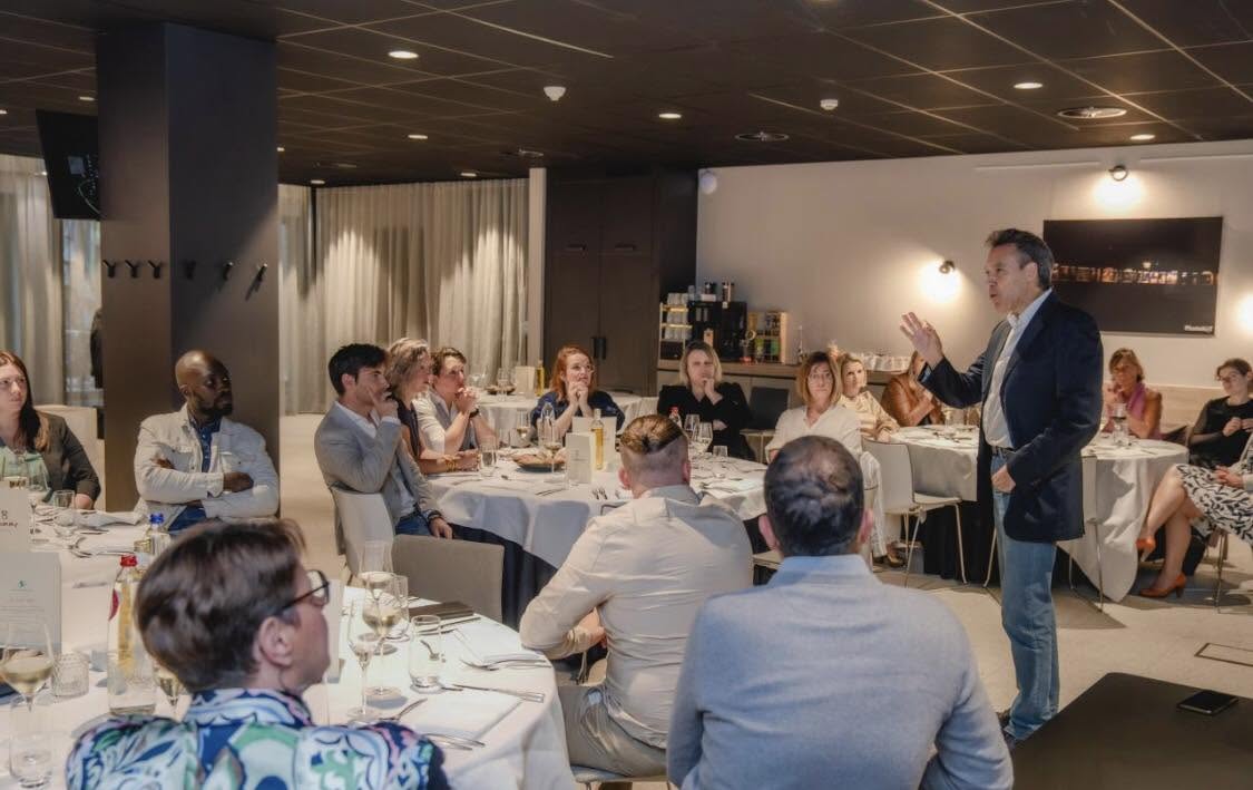 Carlos Vaquera teaching public speaking techniques to a group.